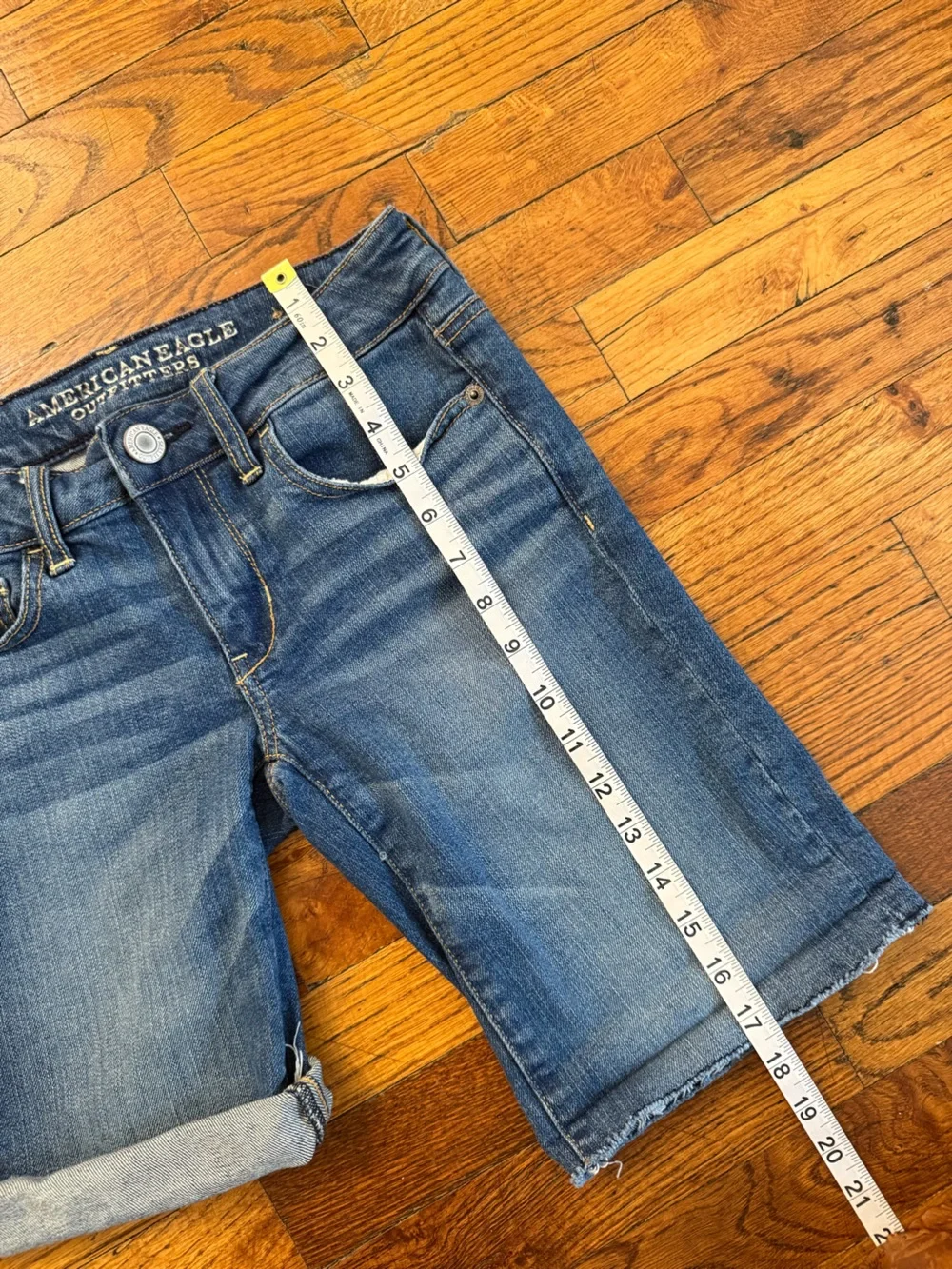 American Eagle Low Rise Bermuda Denim Shorts Cuffed Stretch Medium Wash Size S